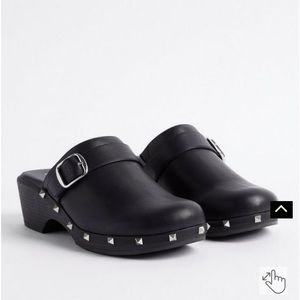 Studded Mini Clog (WW)